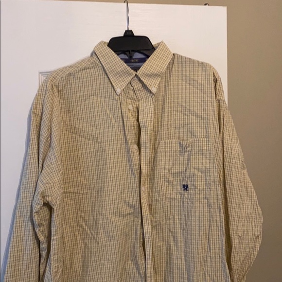 Long sleeve button up shirts. - Picture 7 of 10